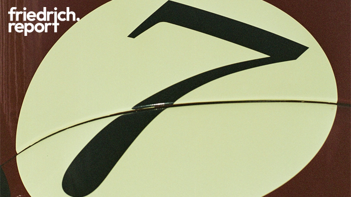 Sieben grüne Monatskerzen